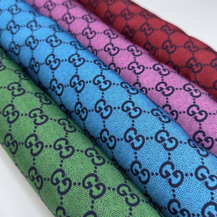 Плащевая синтет.вол-но ш 140 см. Голубая. Гуччи