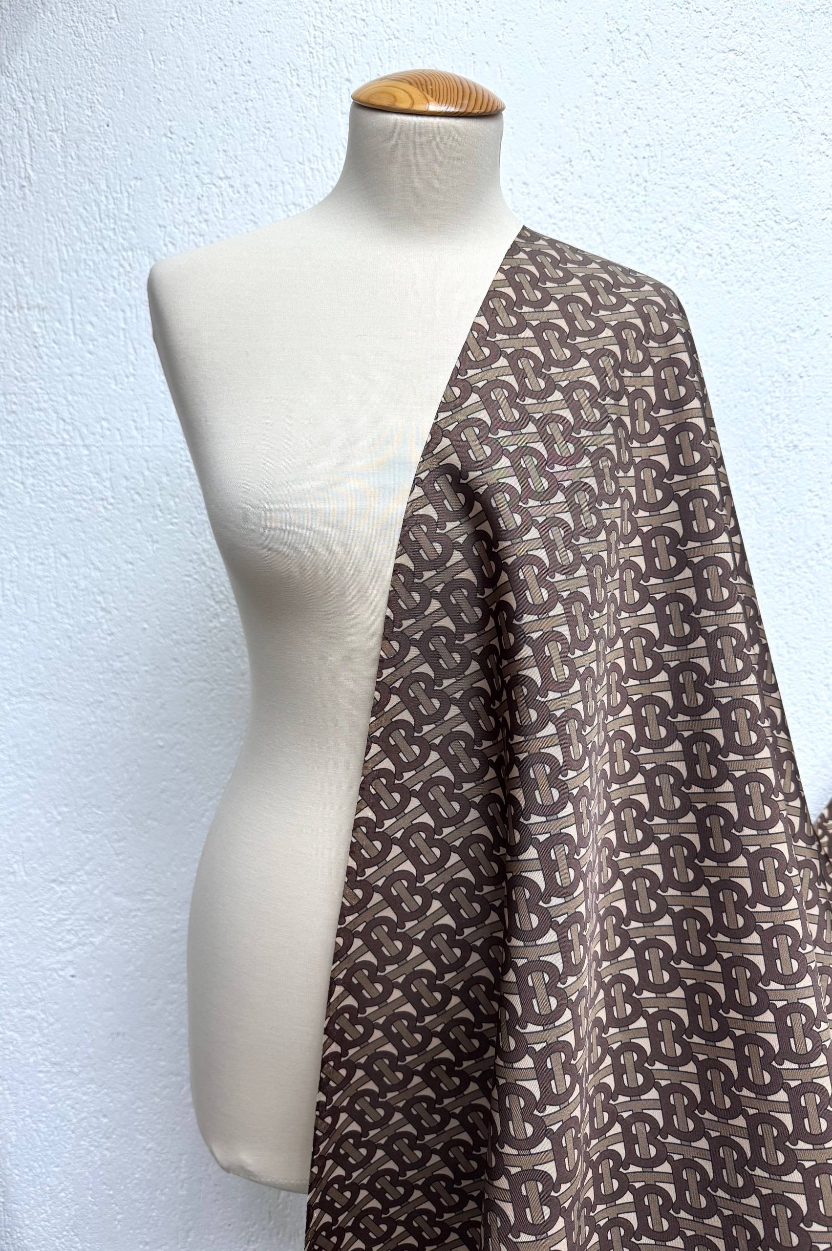 Плащевая Burberry