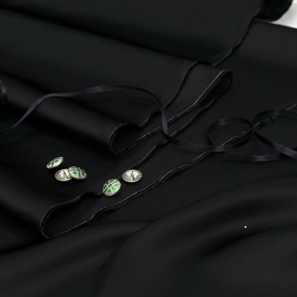 Костюмная Гуччи, вискоза 100%, ширина 130 см