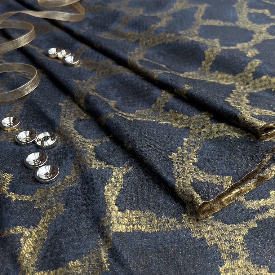 жаккард чёрный фон жёлтые полосы п/а п/э шёлк вискоза ш. 154