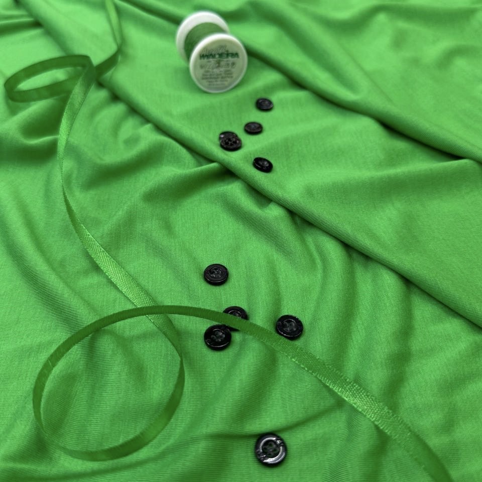 Трикотажн полотно зеленое шир 145 см.