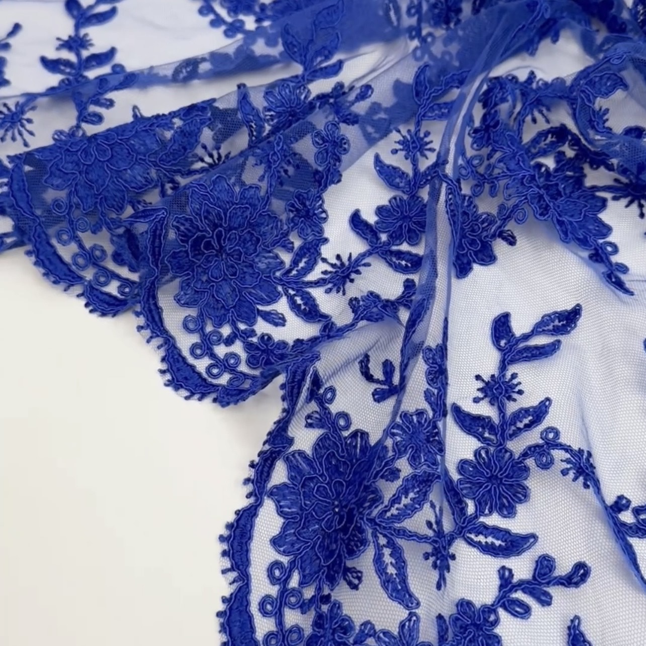 круж. пол-но вискоза синтет. вол-но шир 125 см синего цвета