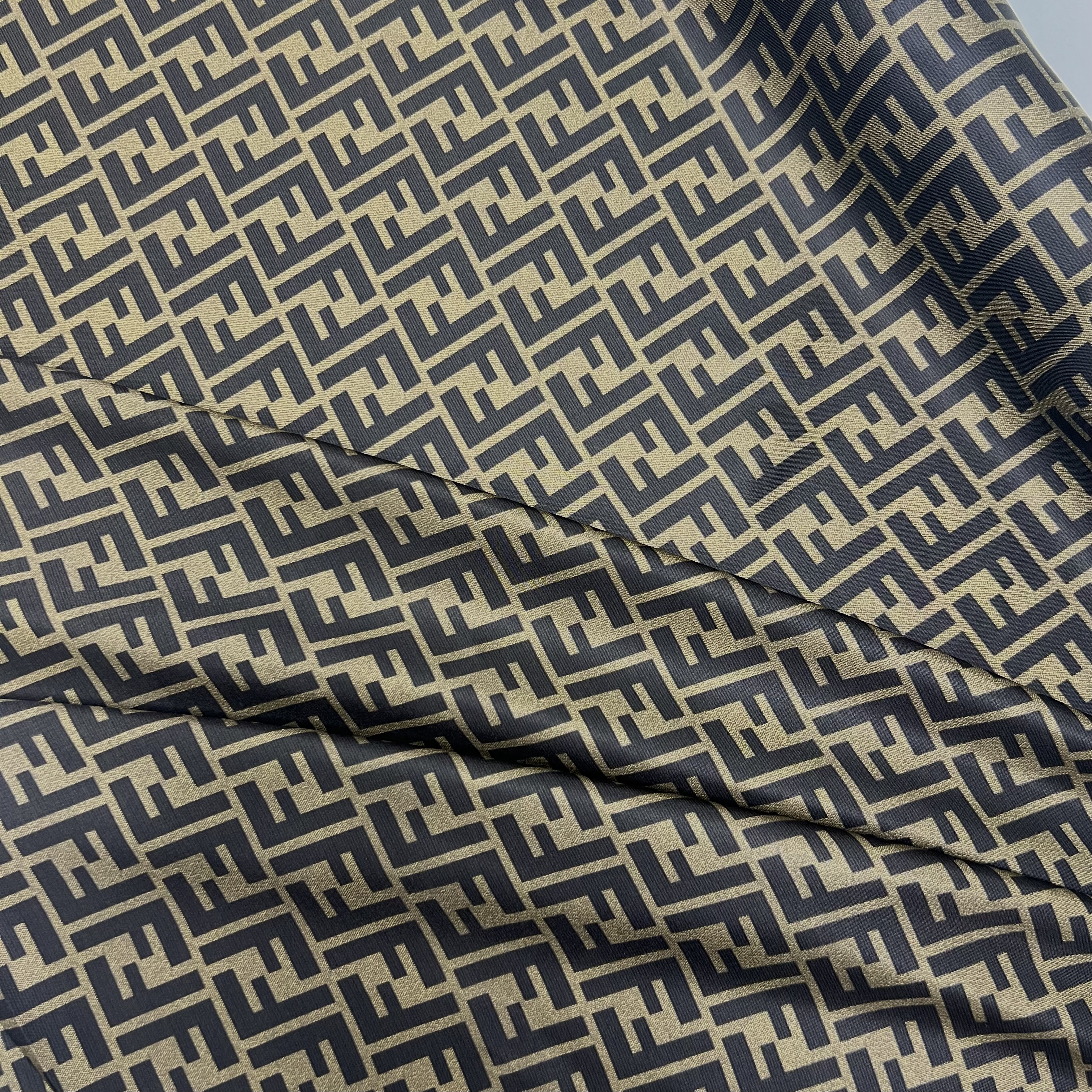 Плательная Fendi