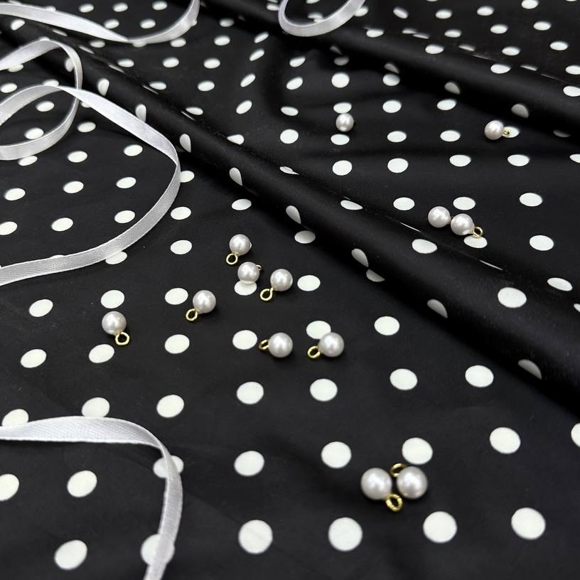 Плащевая синтет. вол-но ш 155 см. Черная в белый горох