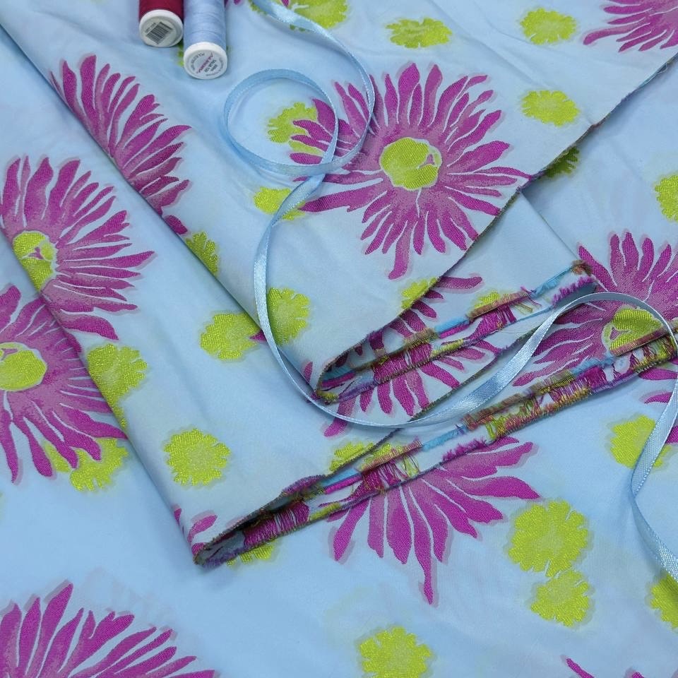 Плащевый жаккард