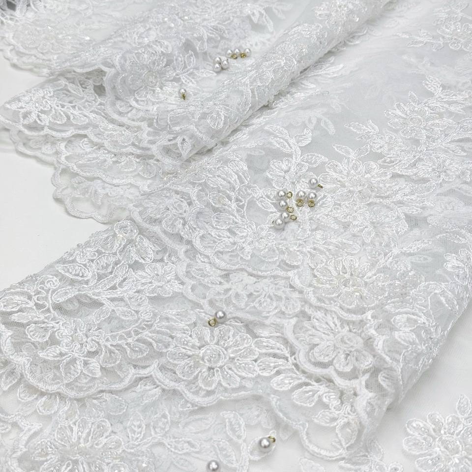 Кружевное полотно с бисером