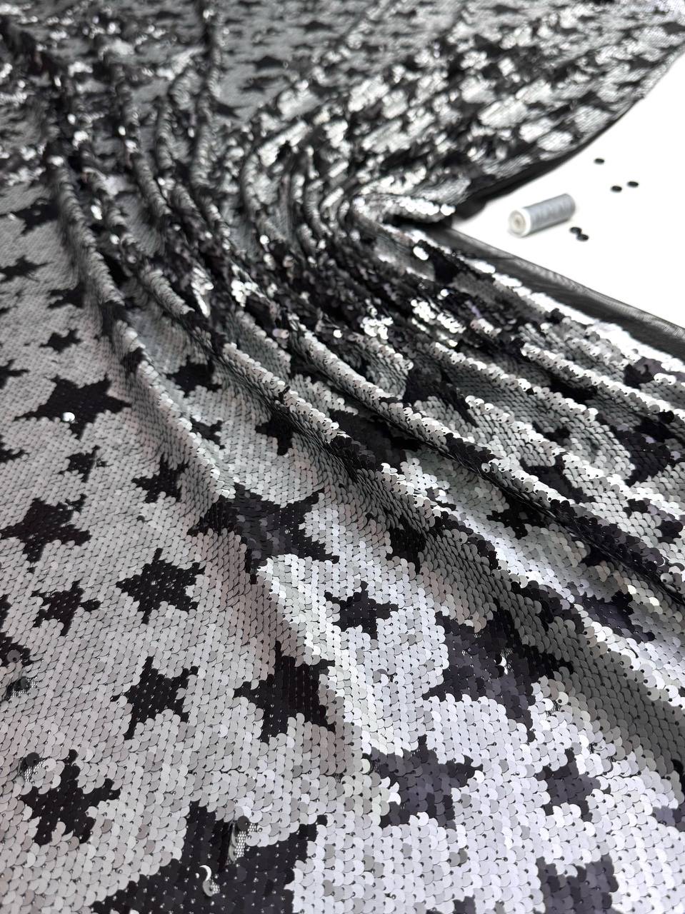 Пайетки на сетке