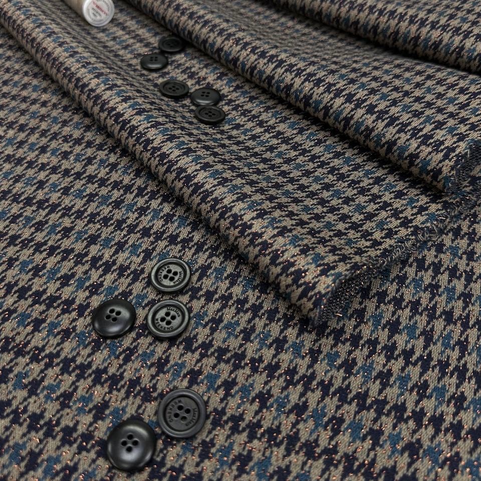 Трикотаж джерси, вискоза 35% эластан 5% люрекс 3% п\э 56%, шир 135 см